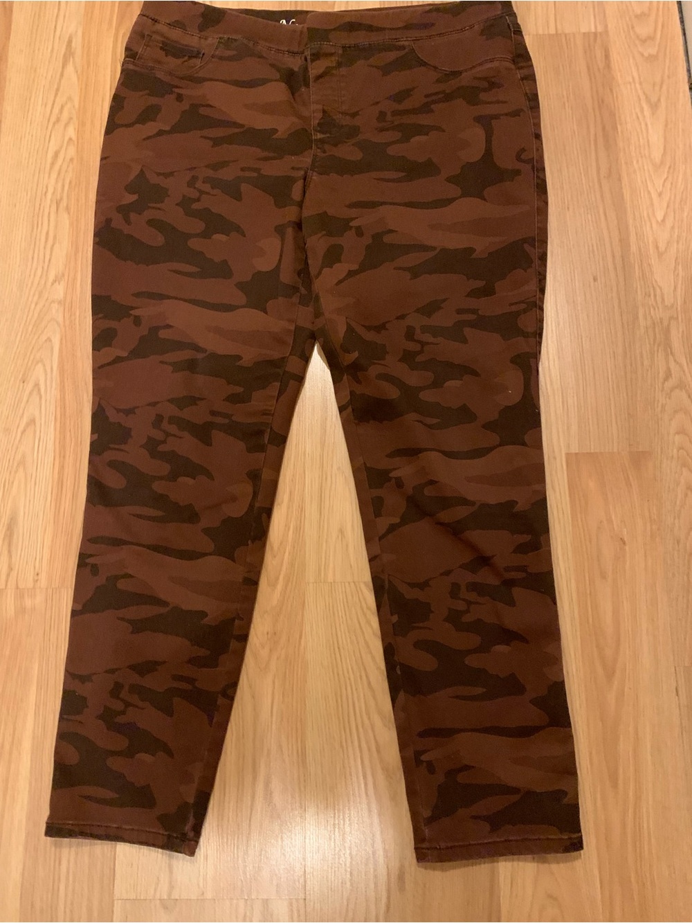 Natural Reflections Denim Maroon Camo Pull-on Jeans XL
